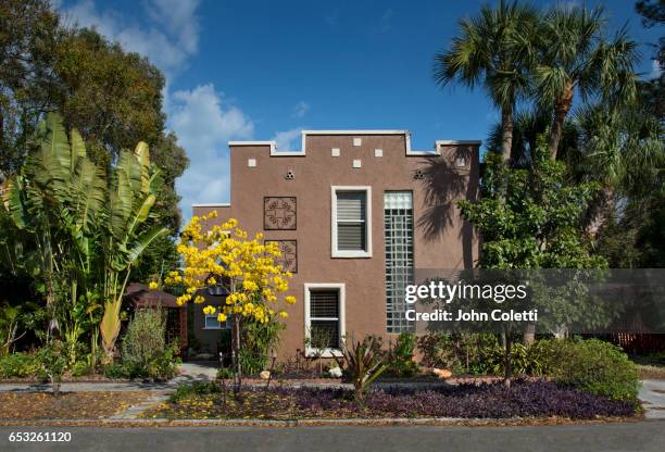 saint petersburg, florida, spanish colonial revival style house - néogothique photos et images de collection