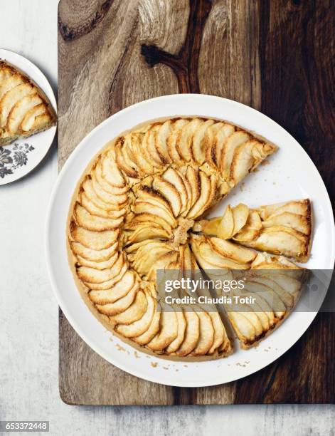 apple tart - apple slice photos et images de collection