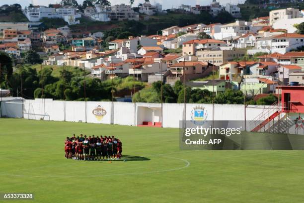 Esporte footballers are pictured during a trainnig session where Bruno Fernandes former goalkeeper of Atletico MG and Flamengo, was presented as the...