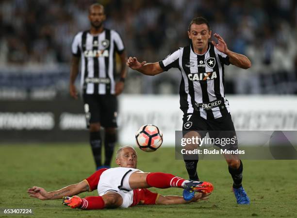 Montillo of Botafogo struggles for the ball with Israel Damonte of Estudiantes during a match between Botafogo and Estudiantes as part of Copa...