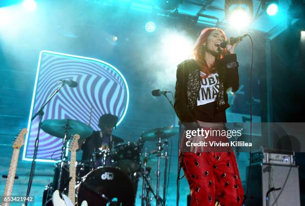 Mike Del Rio Crista Ru Photos and Premium High Res Pictures - Getty Images