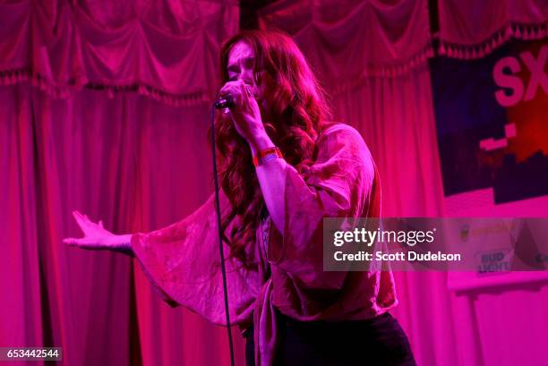 Wise Singer Swan Dive Photos and Premium High Res Pictures - Getty Images