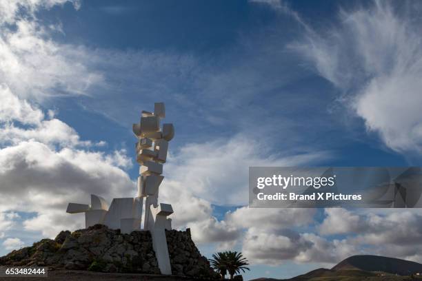 the dramatic monumento al campesino sculpture - campesino 個照片及圖片檔