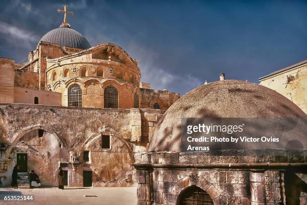 the church of the holy sepulchre in old jerusalem in israel - church of the holy sepulchre ストックフォトと画像