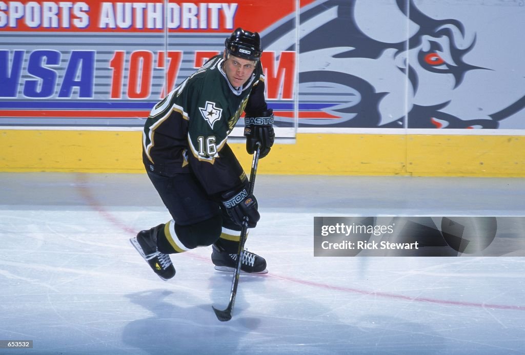 Brett Hull #16