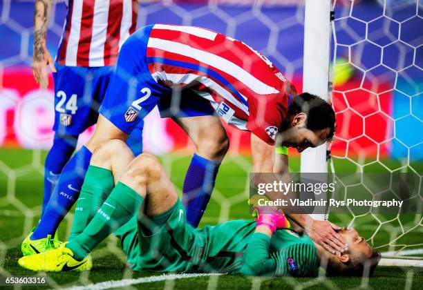 Diego Godin and his team mates acknowledge their goalkeeper Jan Oblak of Atletico after making a multiple safe during the UEFA Champions League Round...