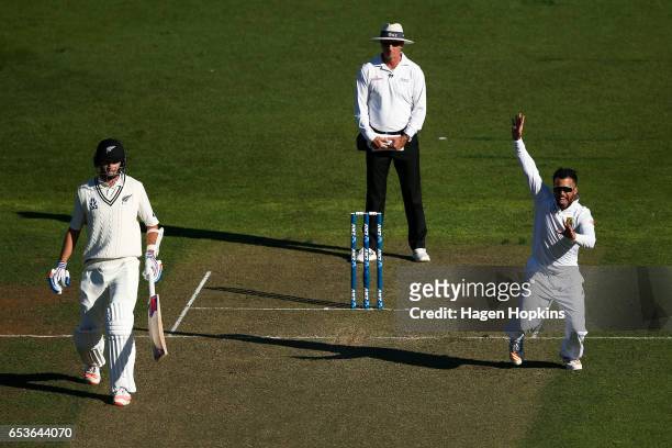 Duminy of South Africa celebrates the wicket of BJ Watling while Tim Southee of New Zealand and umpire Rod Tucker of Australia look on during day one...