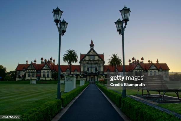 government gardens in rotorua on new zealand's north island - rotorua imagens e fotografias de stock