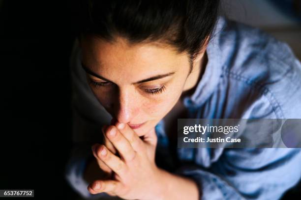 intense portrait of a thoughtful woman - 悲しい ストックフォトと画像