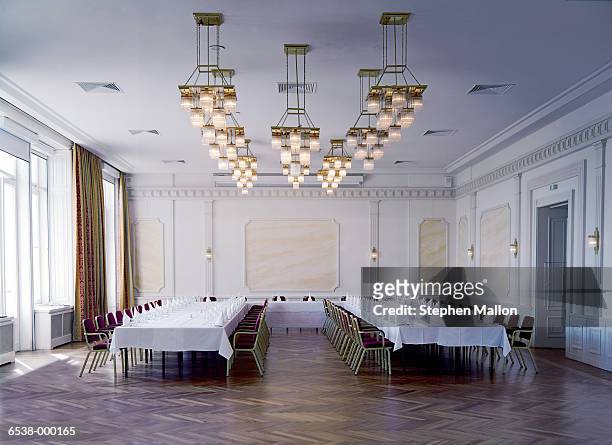 banquet tables in ballroom - ballsaal stock-fotos und bilder