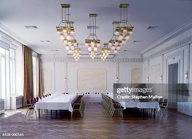 banquet tables in ballroom - wedding table setting bildbanksfoton och bilder