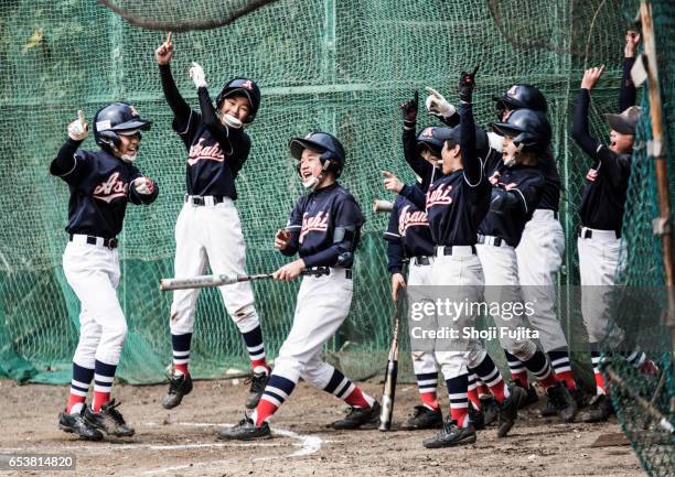 youth baseball players, teammates - kid cheering stock pictures, royalty-free photos & images