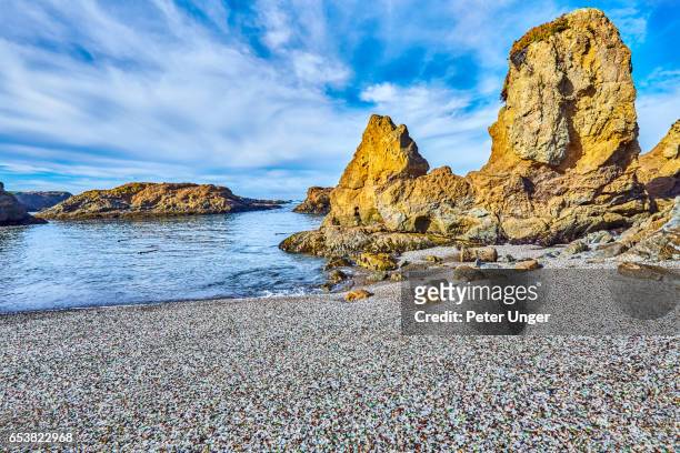 glass beach, fort bragg, california,usa - littoral rocheux photos et images de collection