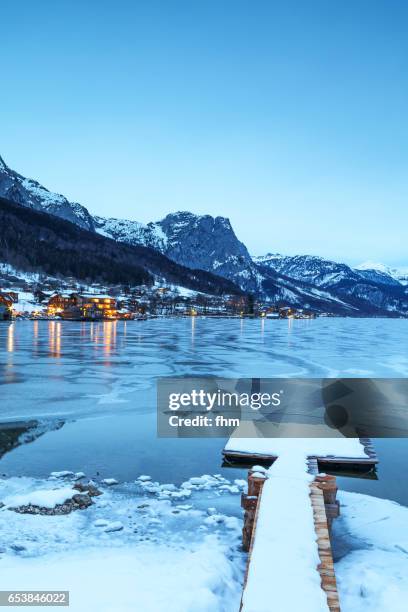grundlsee - largest lake in styria (styria/ austria) - bad aussee stock pictures, royalty-free photos & images