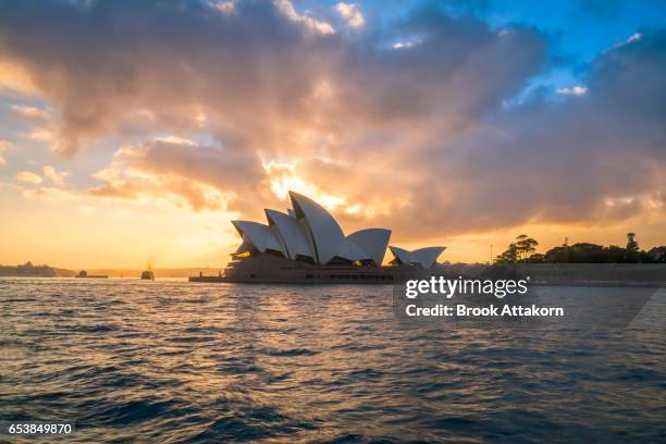 opera house sun ray. - ozopera stock pictures, royalty-free photos & images