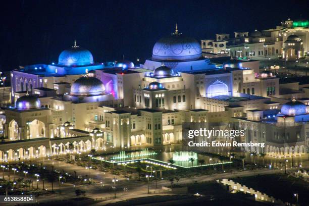 palace at nighttime, abu dhabi - emirates palace stock pictures, royalty-free photos & images