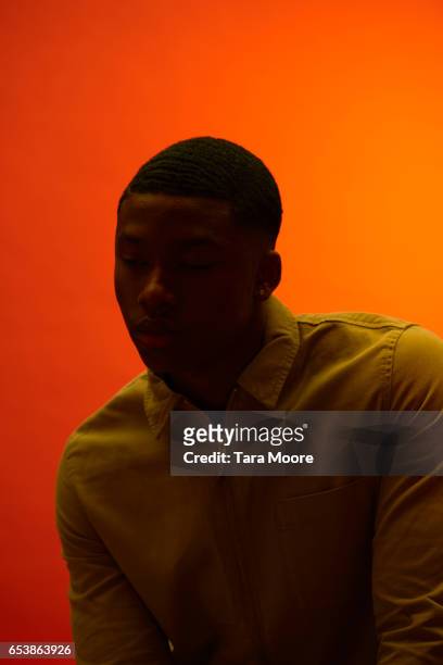man in shadow with orange background - personne non reconnaissable photos et images de collection
