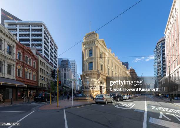 lambton quay and the old bank arcade - wellington nieuw zeeland stockfoto's en -beelden