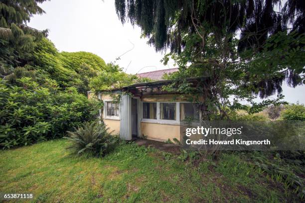 abandoned property, south island, new zealand - rural new zealand stock pictures, royalty-free photos & images