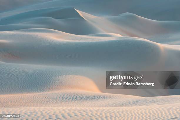 sandy patterns - desert photos et images de collection