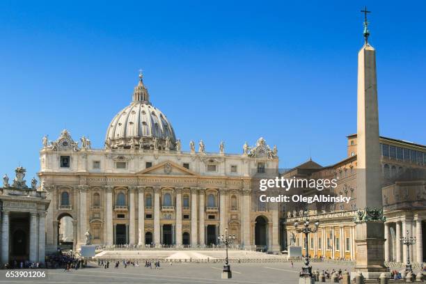 basílica de são pedro e quadrado obelisk, cidade do vaticano do são pedro, roma, itália. - basílica de são pedro - fotografias e filmes do acervo