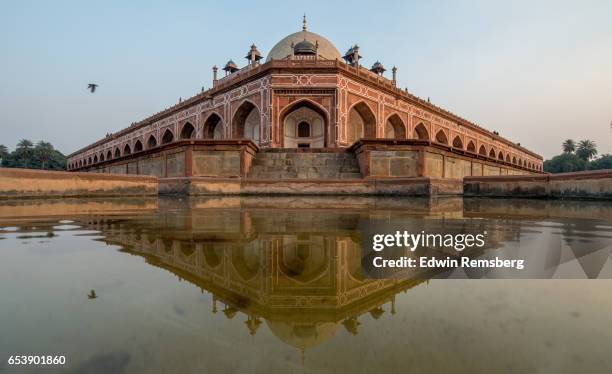 side view of humayun's tomb - humayans tomb stock pictures, royalty-free photos & images