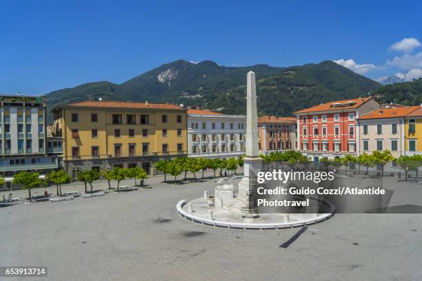 piazza (square) aranci - massa ストックフォトと画像