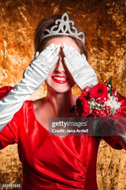 woman covering eyes - homecoming imagens e fotografias de stock