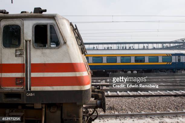 train pulls into station - rail stock pictures, royalty-free photos & images