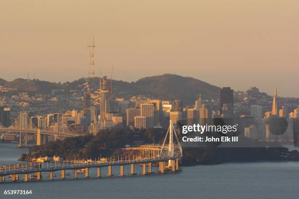 san francisco skyline from berkeley hills - berkley fotografías e imágenes de stock