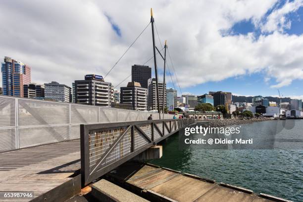 wellington waterfront promenade, new zealand capital city. - front de mer photos et images de collection