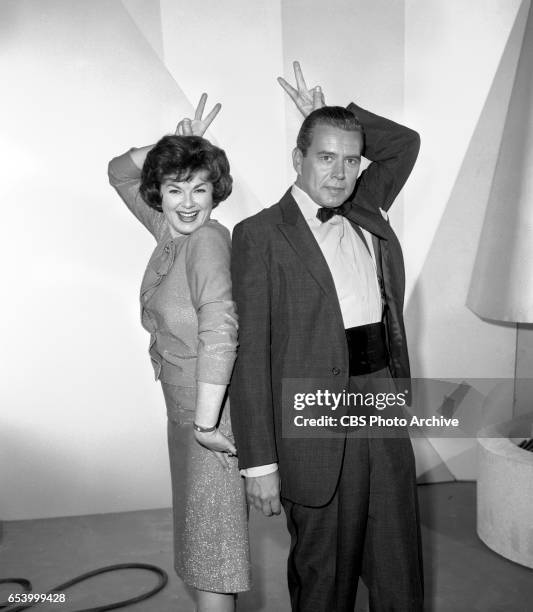 Television game show Stump the Stars . Features from left: Barbara Hale, John Forsythe. Image dated January 11, 1963.