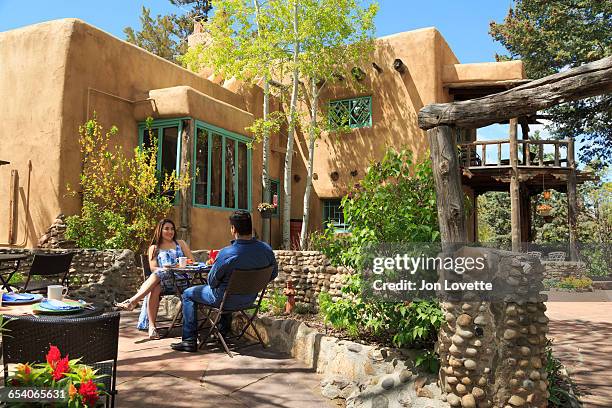 couple dining a bed and breakfast - santa fe stockfoto's en -beelden