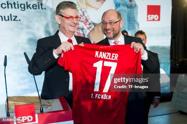 Martin Schulz, The candidate for the german chancellorship of the Social Democratic Party of Germany bekommt von Norbert Roemer ein 1.FC Koeln Trikot...