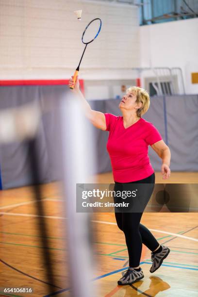 woman playing badminton - women's badminton stock pictures, royalty-free photos & images