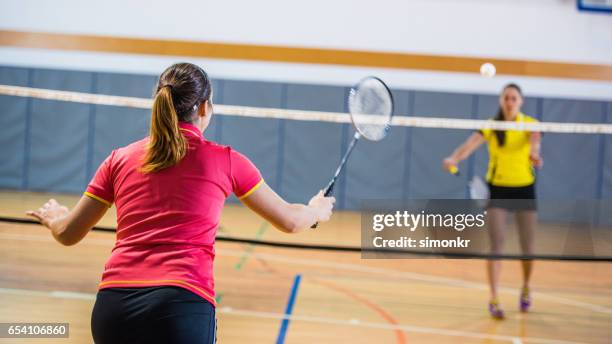 woman playing badminton - women's badminton stock pictures, royalty-free photos & images