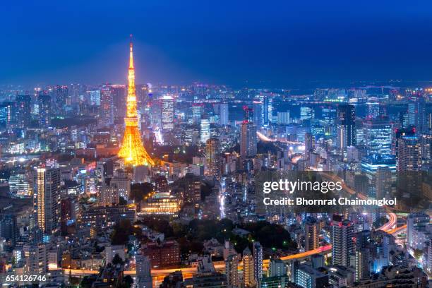 tokyo tower and tokyo cityscape view at night,japan - colinas de roppongi imagens e fotografias de stock