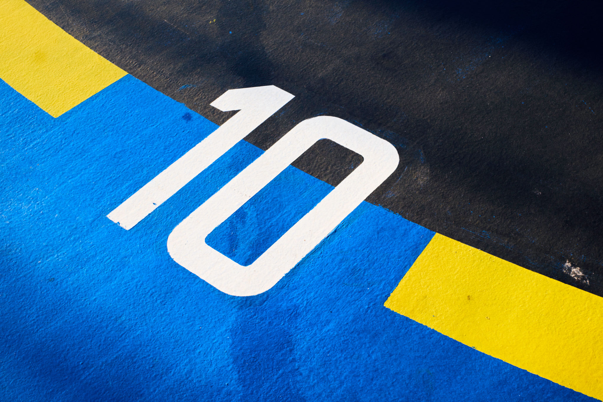 curb number painting