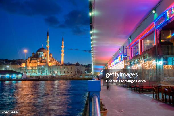 new mosque, yeni camii, at twilight - dársena stock pictures, royalty-free photos & images