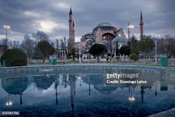 istanbul st. sophia - minarete stock-fotos und bilder