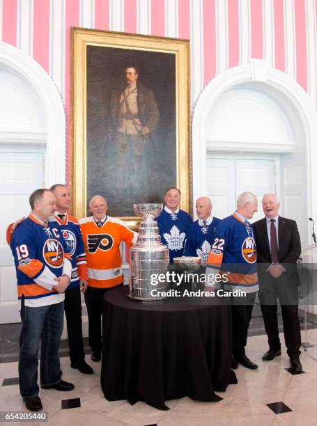 Hockey Hall of Famers Bryan Trottier, Paul Coffey, Bernie Parent, Frank Mahovlich, Dave Keon and Mike Bossy pose with David Johnston, Governor...