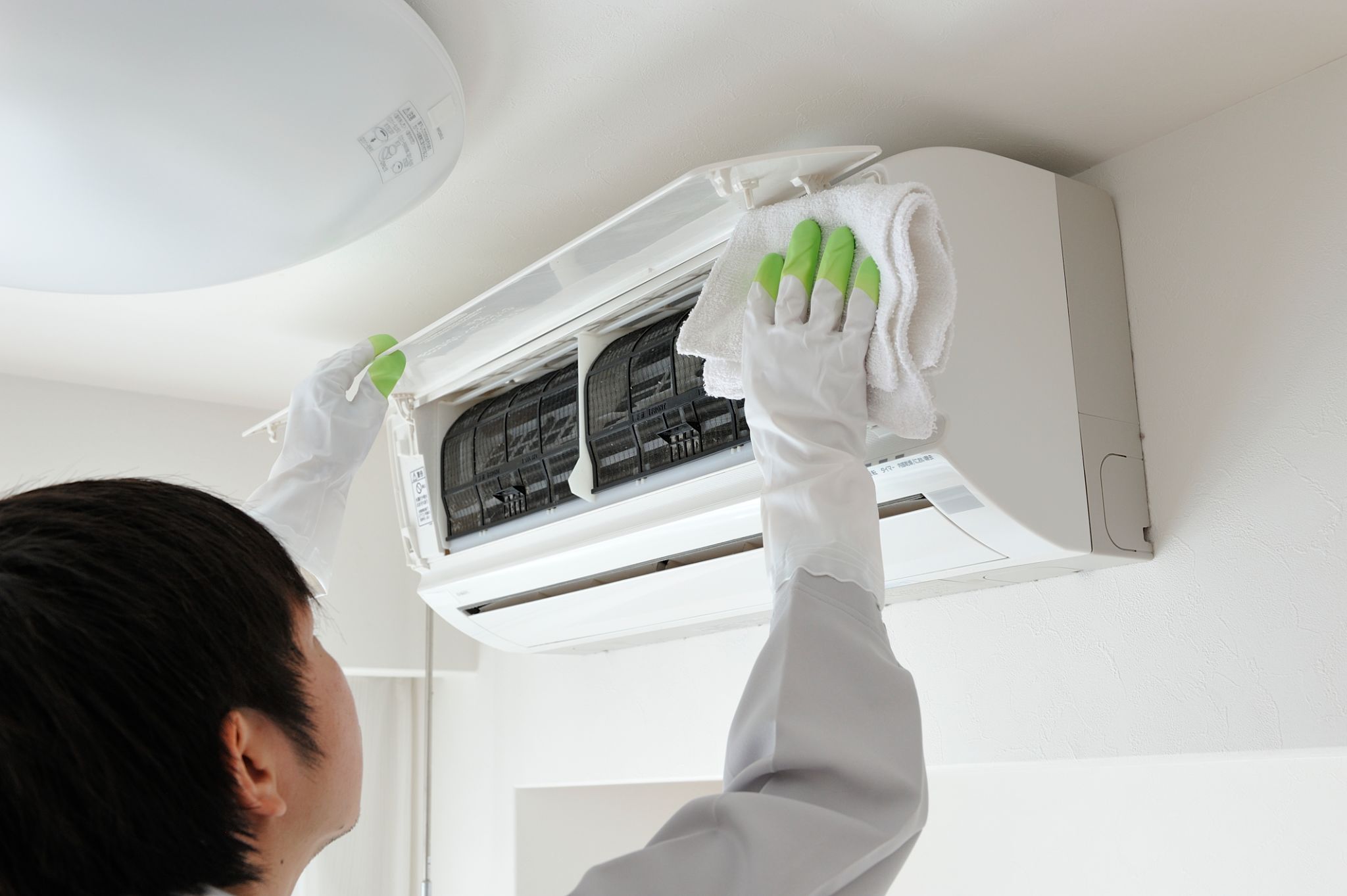 cleaning air conditioning unit