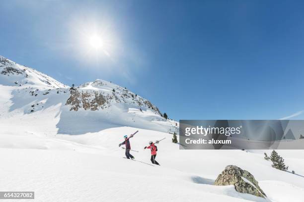 man and woman backcountry skiers going up the mountain - baqueira/beret imagens e fotografias de stock