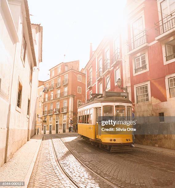 lisbon streetcar - tram - fotografias e filmes do acervo