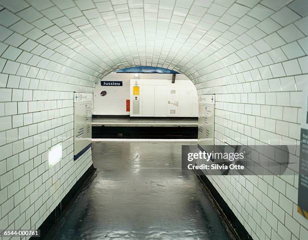 tunnel in paris metro station - paris metro stock pictures, royalty-free photos & images