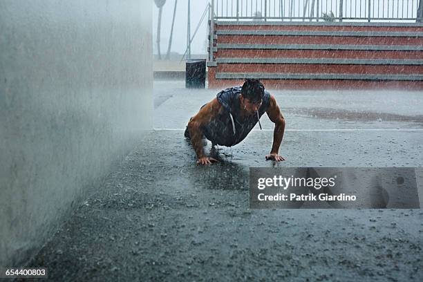 rainy day workout - wet sweatshirt foto e immagini stock