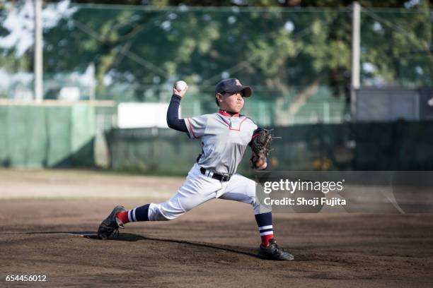 youth baseball players, pitcher - throwing baseball stock pictures, royalty-free photos & images