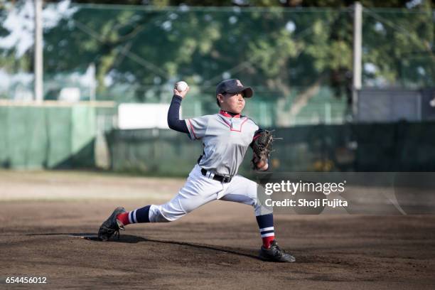 youth baseball players, pitcher - 投手 個照片及圖片檔