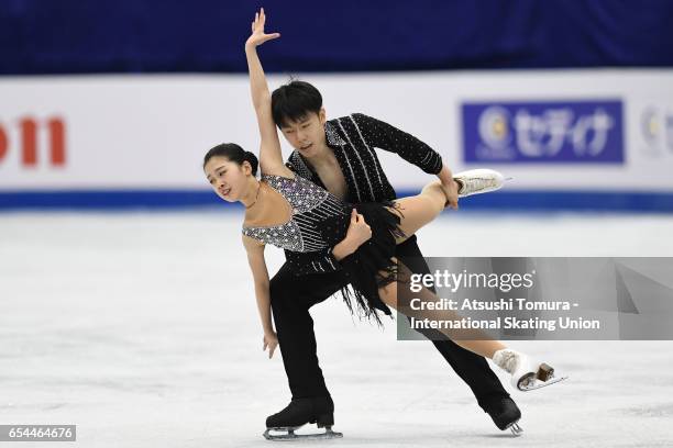 Yumeng Gao and Zhong Xie of China compete in the Junior Pairs Free Skating during the 3rd day of the World Junior Figure Skating Championships at...