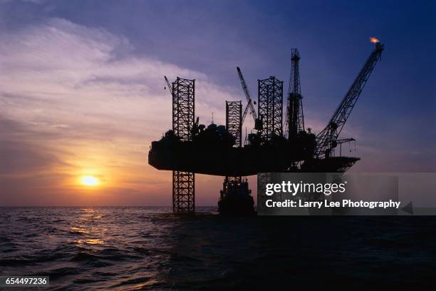 Retro Oil Rigs 1,084 Vintage Oil Rig Stock Photos, High-Res Pictures, and Images ...